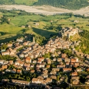 Bardi: veduta aerea del borgo